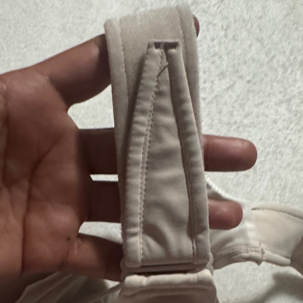VFUS Front-Zip Sports Bra - Picture 7 of 8